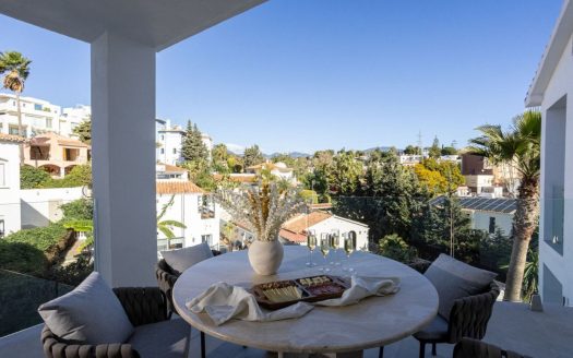 INDEPENDENT VILLA IN NUEVA ANDALUCÍA