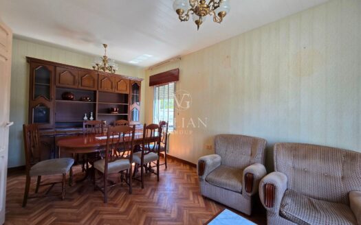 Gran oportunidad en Rianxo: casa independiente con amplia parcela