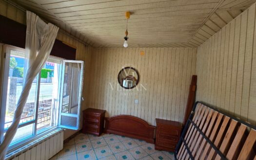 Gran oportunidad en Rianxo: casa independiente con amplia parcela