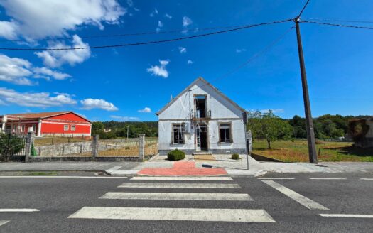Gran oportunidad en Rianxo: casa independiente con amplia parcela