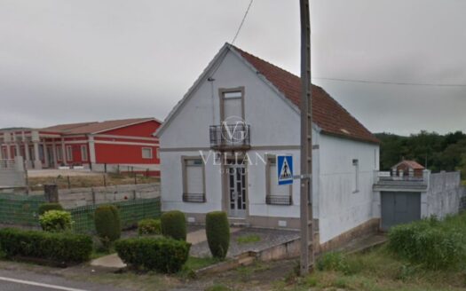 Gran oportunidad en Rianxo: casa independiente con amplia parcela