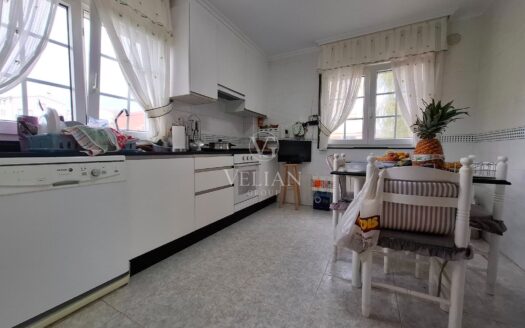 Amplia casa independiente con piscina, jardín y múltiples espacios exteriores