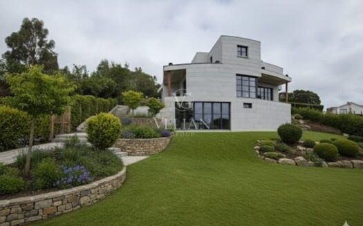 Chalet independiente con vistas al mar y parcela de 650 m²