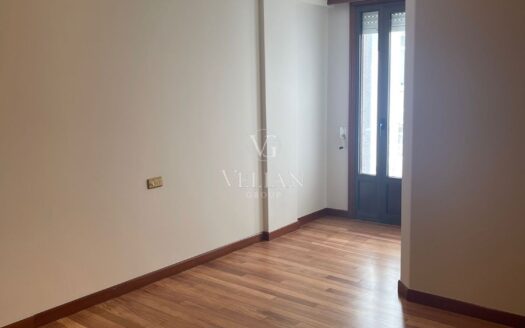 Piso exclusivo con terraza y garaje junto a Plaza España – Vigo