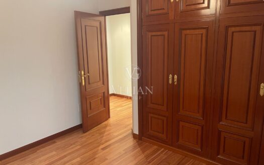 Piso exclusivo con terraza y garaje junto a Plaza España – Vigo