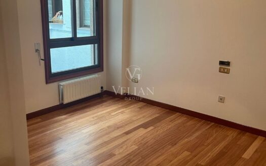 Piso exclusivo con terraza y garaje junto a Plaza España – Vigo