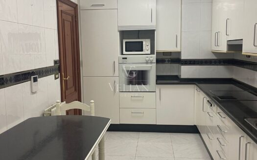 Piso exclusivo con terraza y garaje junto a Plaza España – Vigo