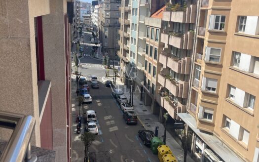 Piso exclusivo con terraza y garaje junto a Plaza España – Vigo
