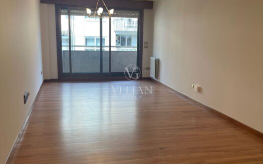 Piso exclusivo con terraza y garaje junto a Plaza España – Vigo