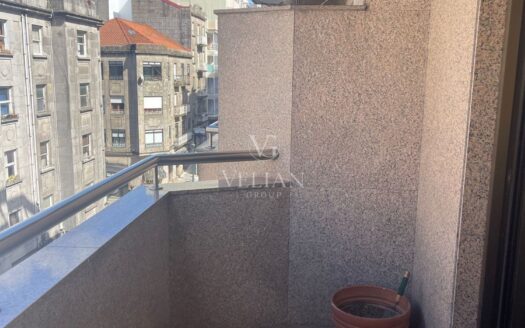 Piso exclusivo con terraza y garaje junto a Plaza España – Vigo