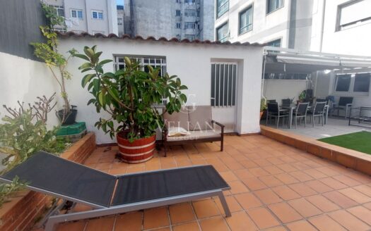 Piso reformado con terraza de 110 m² y garaje en el centro peatonal de Pontevedra