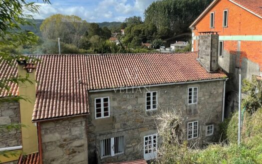 Encantadora casa pareada con finca y patio rústico a 12 km de Santiago de Compostela