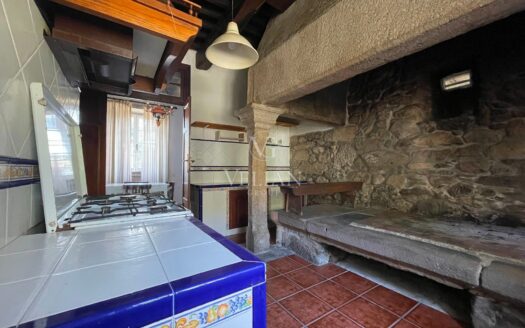 Encantadora casa pareada con finca y patio rústico a 12 km de Santiago de Compostela