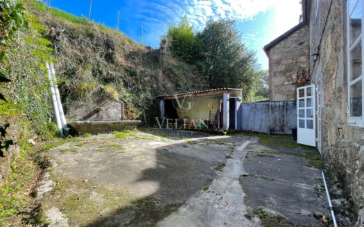 Encantadora casa pareada con finca y patio rústico a 12 km de Santiago de Compostela
