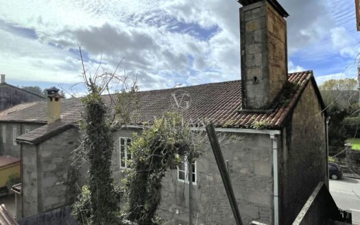 Encantadora casa pareada con finca y patio rústico a 12 km de Santiago de Compostela