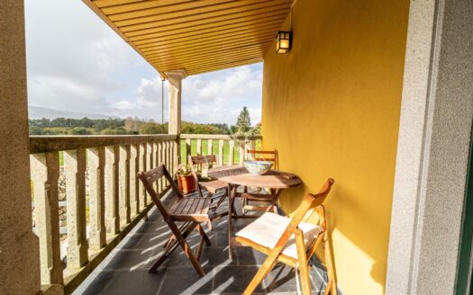 Chalet independiente con piscina interior y exterior a 10 min de Santiago de Compostela