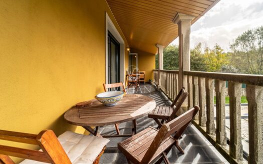 Chalet independiente con piscina interior y exterior a 10 min de Santiago de Compostela