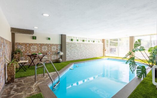 Chalet independiente con piscina interior y exterior a 10 min de Santiago de Compostela