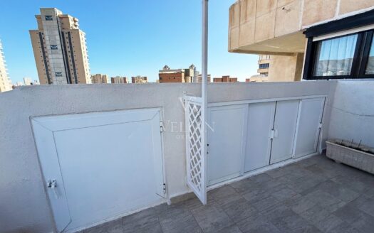 Excelente piso alto con terraza de 50 m², orientación sur y garaje en Benidorm – zona Levante.