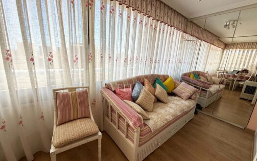 Excelente piso alto con terraza de 50 m², orientación sur y garaje en Benidorm – zona Levante.