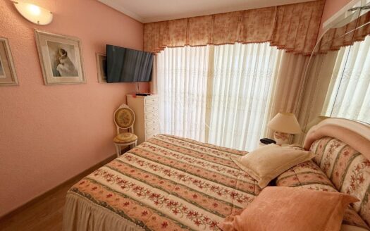 Excelente piso alto con terraza de 50 m², orientación sur y garaje en Benidorm – zona Levante.