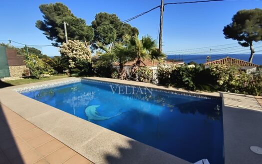 Villa moderna con vistas al mar a 250 m de la playa en Platja d’Aro – Diseño, eficiencia y ubicación.