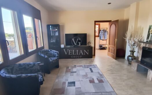 Villa moderna con vistas al mar a 250 m de la playa en Platja d’Aro – Diseño, eficiencia y ubicación.
