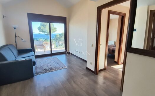 Villa moderna con vistas al mar a 250 m de la playa en Platja d’Aro – Diseño, eficiencia y ubicación.