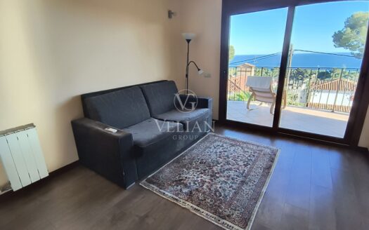 Villa moderna con vistas al mar a 250 m de la playa en Platja d’Aro – Diseño, eficiencia y ubicación.