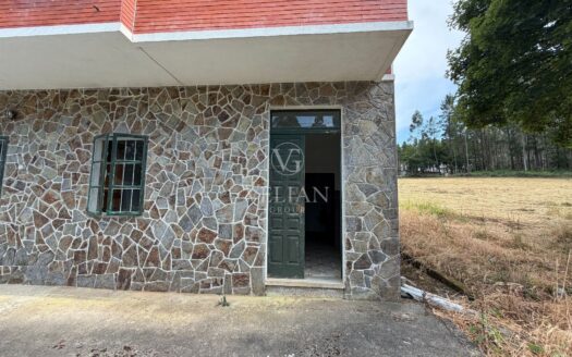 Chalets Independientes · Touro