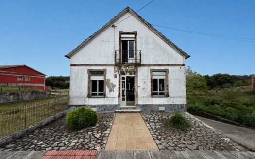 Gran oportunidad en Rianxo: casa independiente con amplia parcela