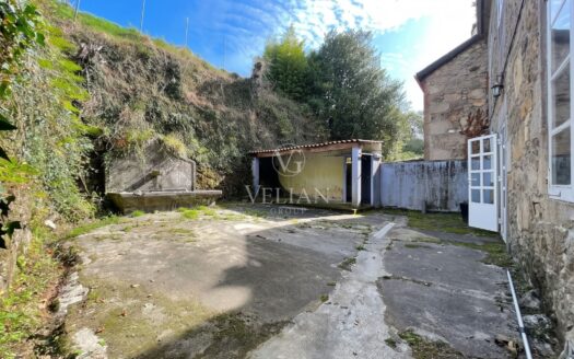 Encantadora casa pareada con finca y patio rústico a 12 km de Santiago de Compostela