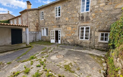 Encantadora casa pareada con finca y patio rústico a 12 km de Santiago de Compostela