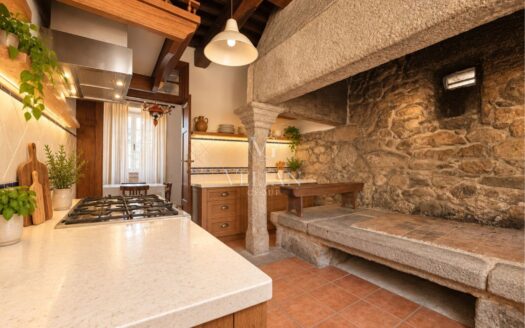 Encantadora casa pareada con finca y patio rústico a 12 km de Santiago de Compostela