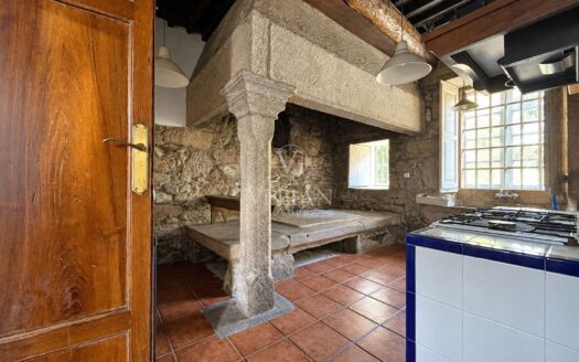 Encantadora casa pareada con finca y patio rústico a 12 km de Santiago de Compostela